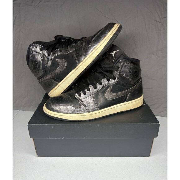 Athletic_Shoes